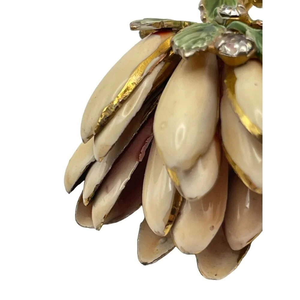 VINTAGE 1940S CREAM ENAMEL SANDOR CHRYSANTHEMUM FLOWER RHINESTONE BROOCH PIN‎
